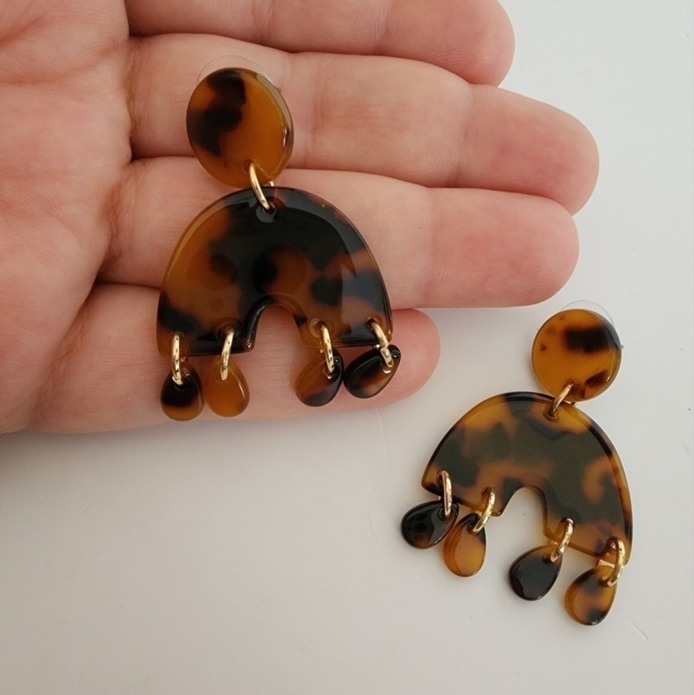 NEW Small Tortoise Boho Brown Arch Abstract Resin Earrings - Picture 4 of 7